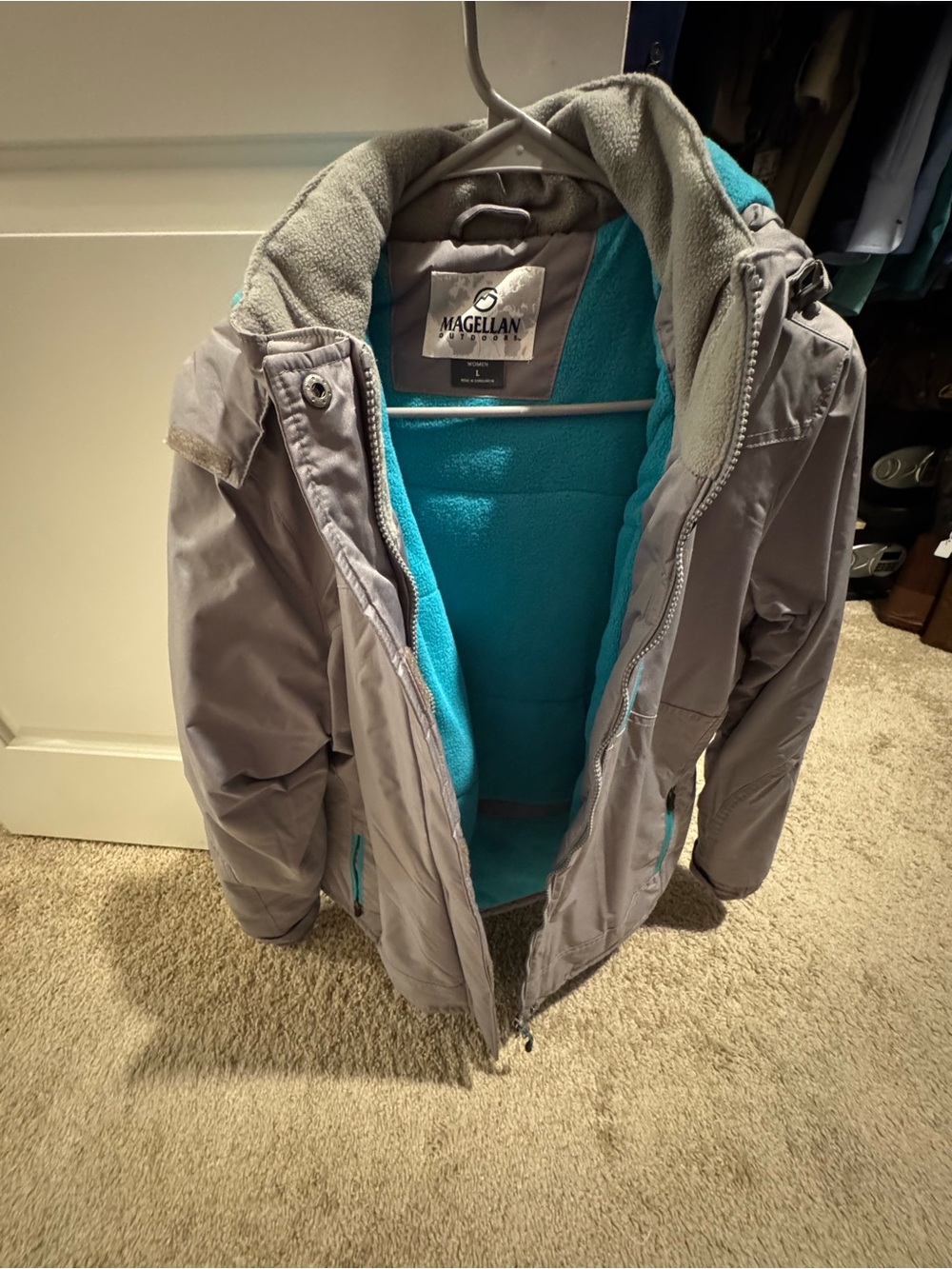 Magellan Outdoors Gray Jacket with Teal Interior